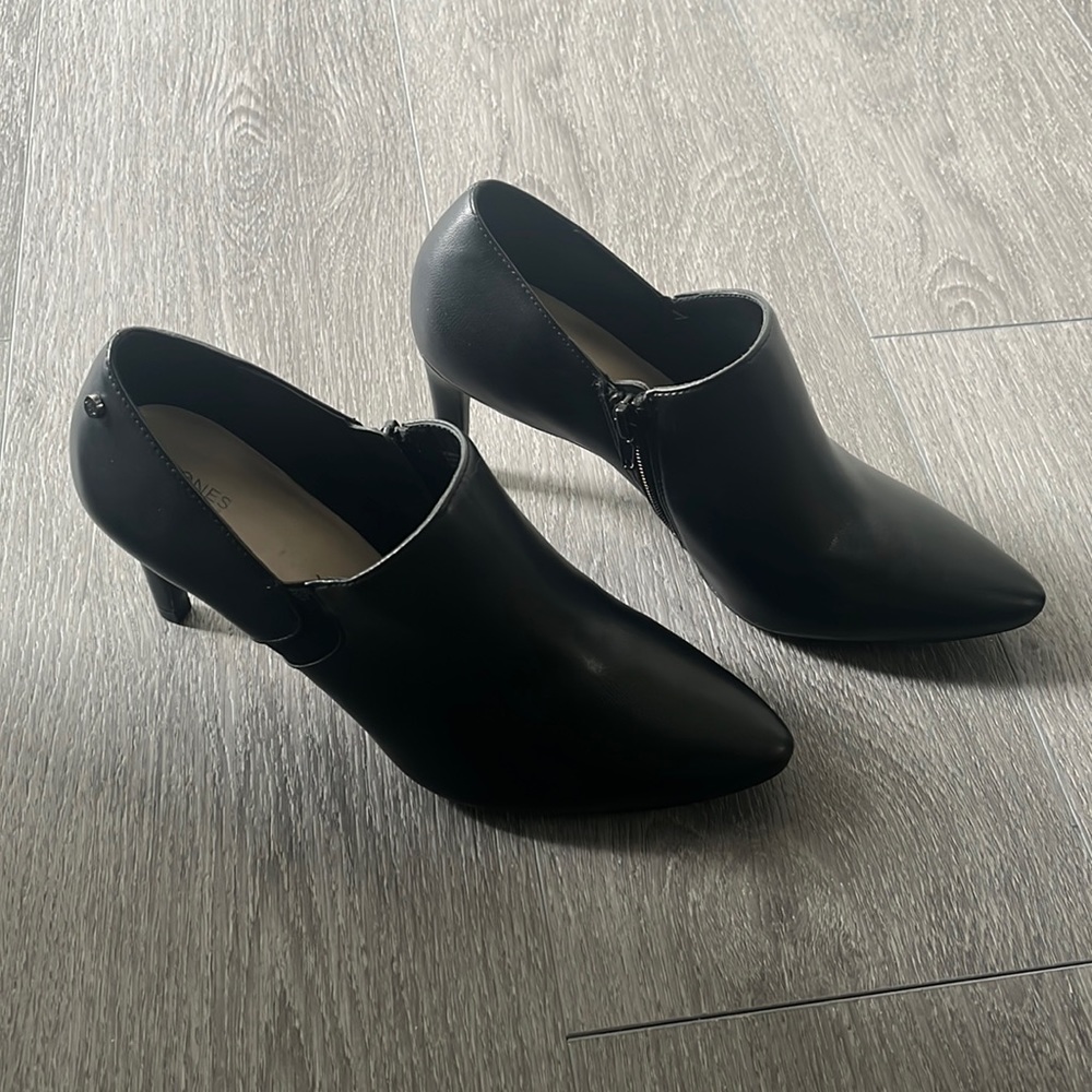 Jones New York black heels